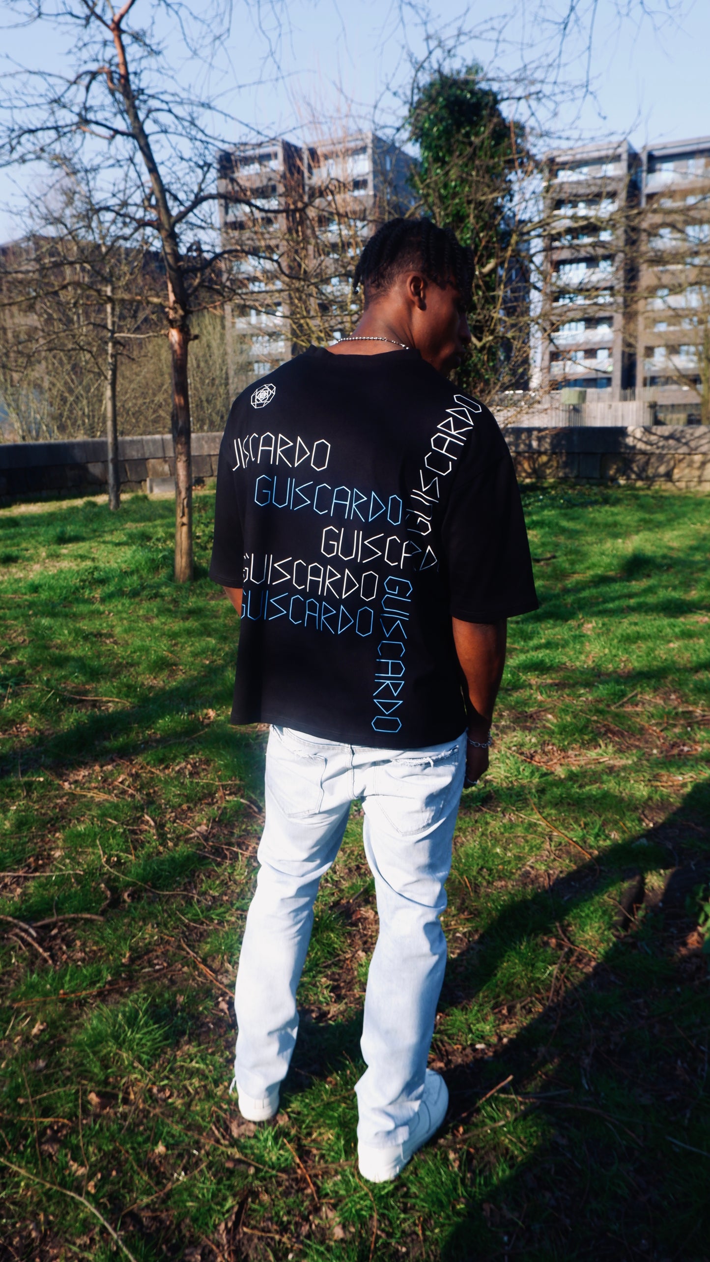 T-SHIRT WITH GRAPHICS