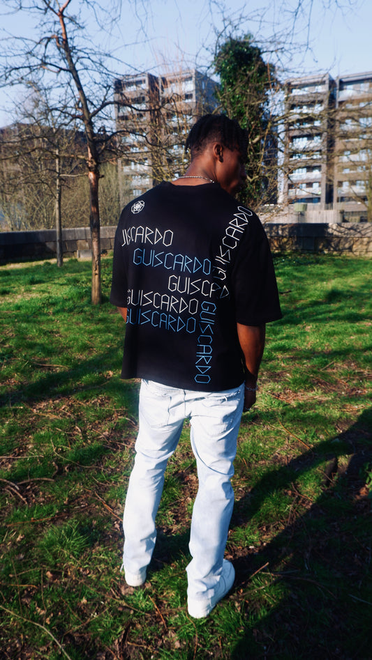 T-SHIRT WITH GRAPHICS